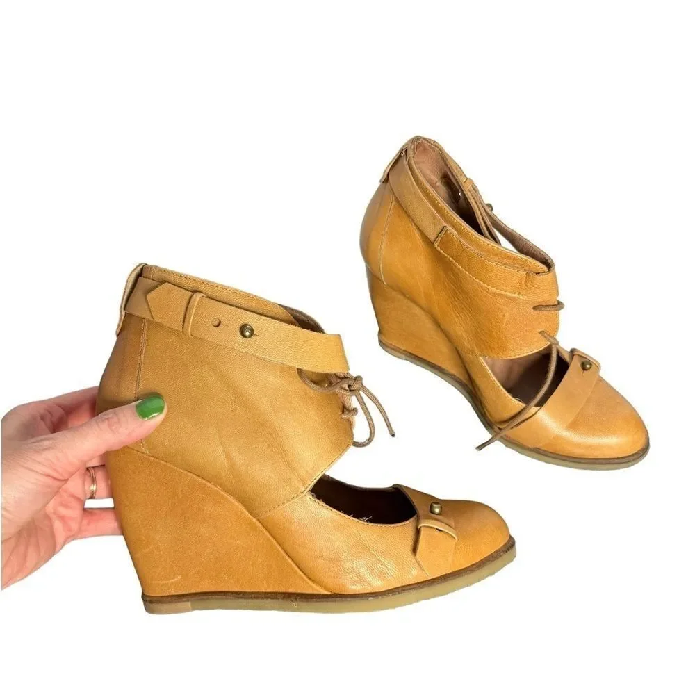Lucky Penny Tan Leather Lace-Up Cutout Wedge Ankle Shooties Size 39 New Anthro